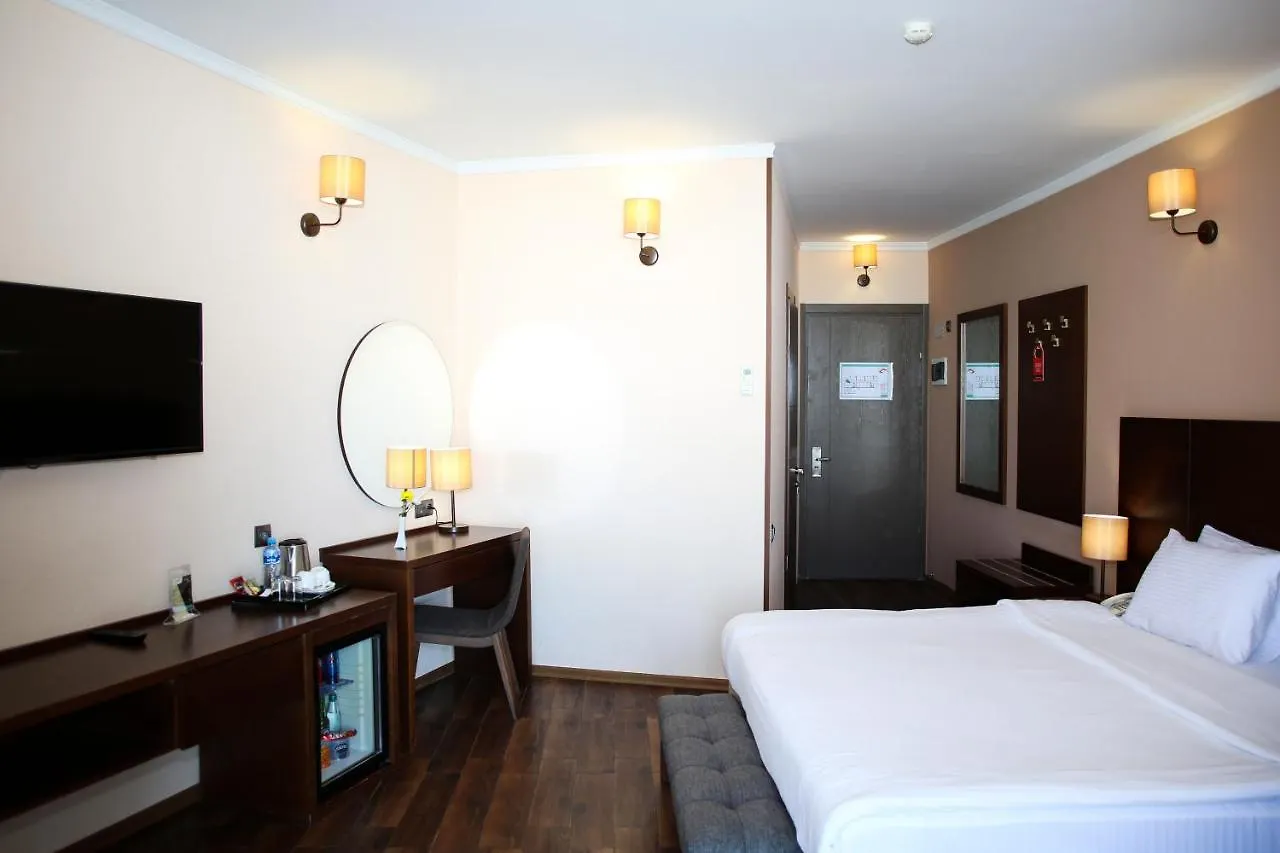 Hotel Corner Inn Batoemi