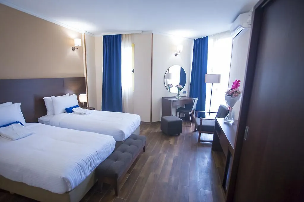 Hotel Corner Inn Batoemi