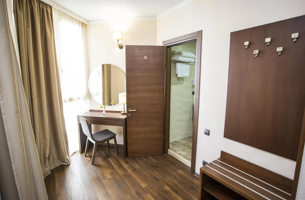 Hotel Corner Inn Batumi 4*,  Georgia
