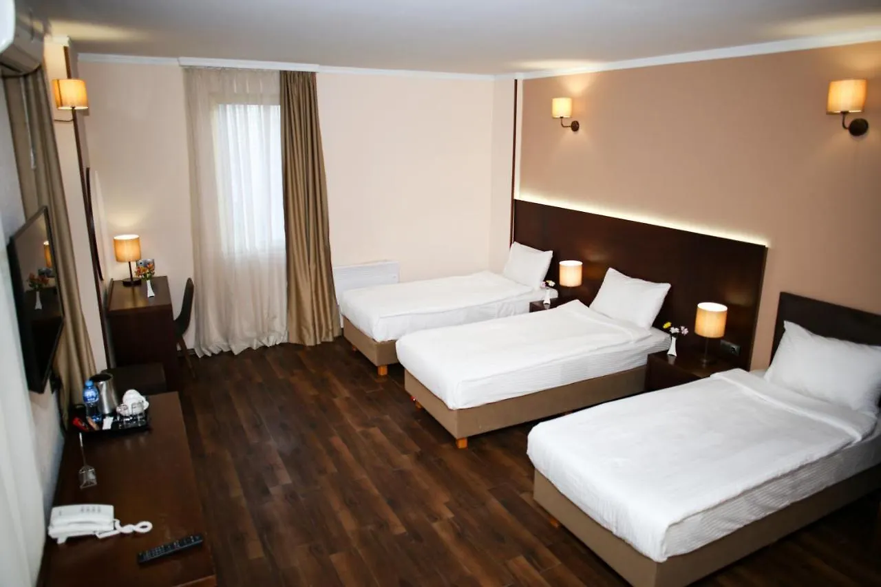 Hotel Corner Inn Batumi 4*,