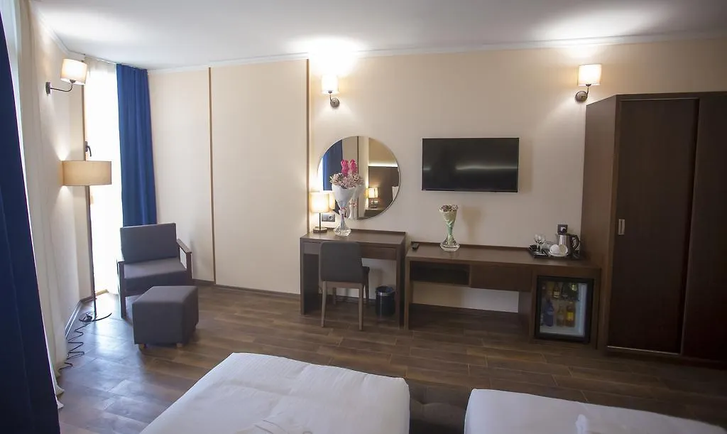 Hotel Corner Inn Batumi 4*,
