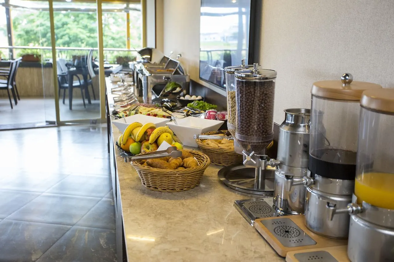 Hotel Corner Inn Batumi 4*,