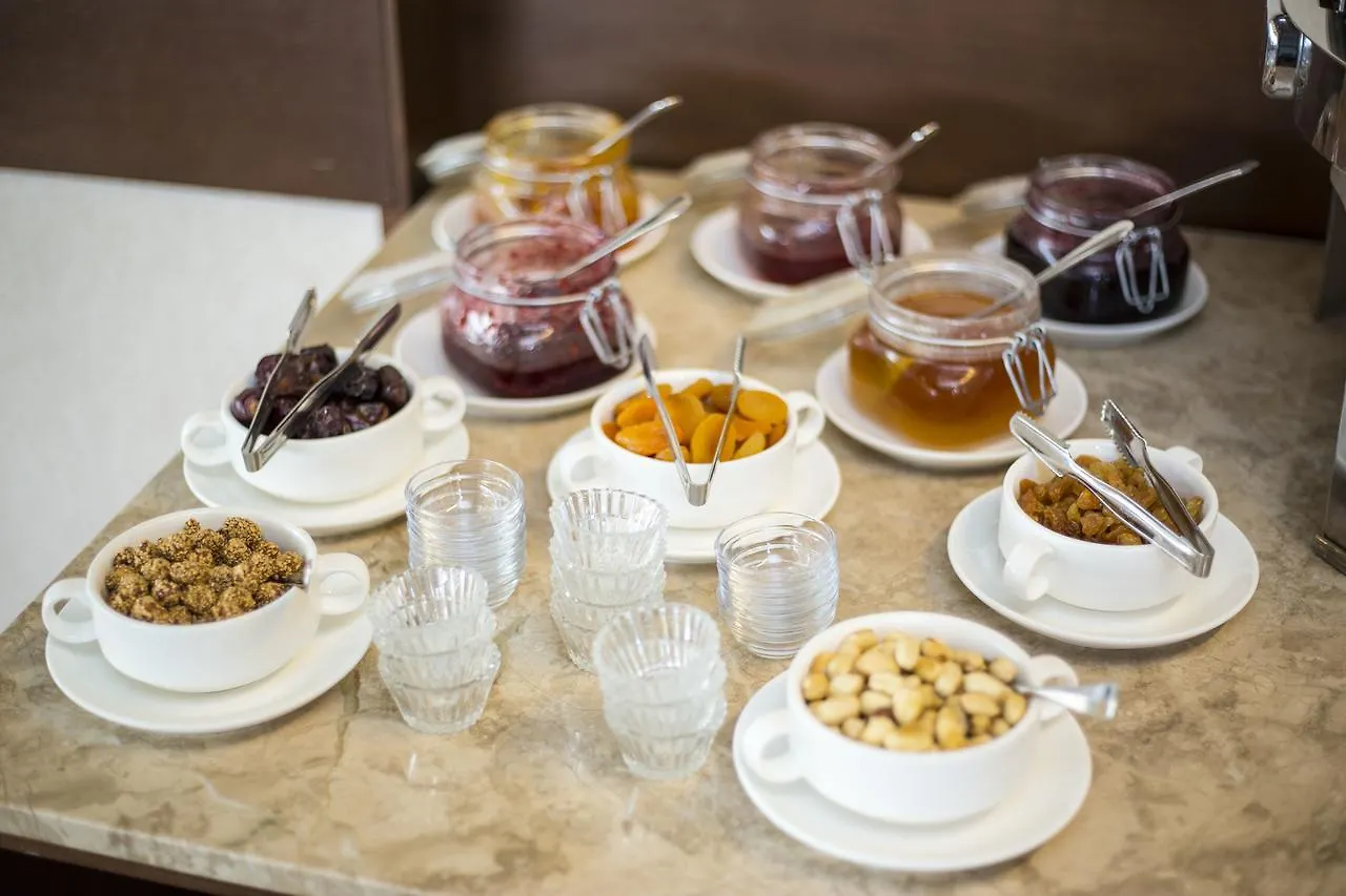 Hotel Corner Inn Batumi 4*,